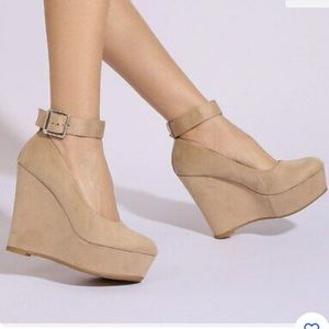 DREAM PAIRS WOMENS ANKLE STRAP NUDE SUEDE WEDGES SIZE 7.5